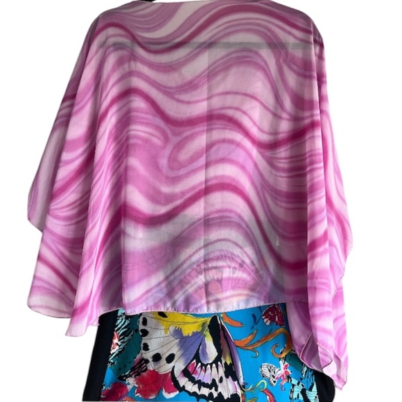 Modern Flowy Wave pattern lightweight poncho style top - Picture 4 of 9